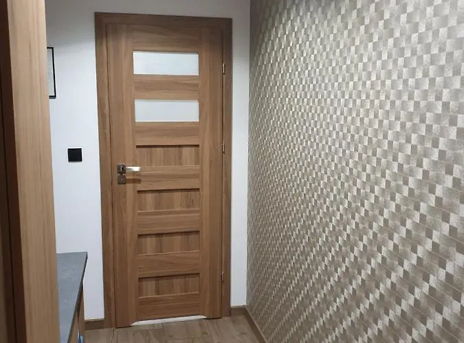 Zacisze I Gastronomia בית הארחה