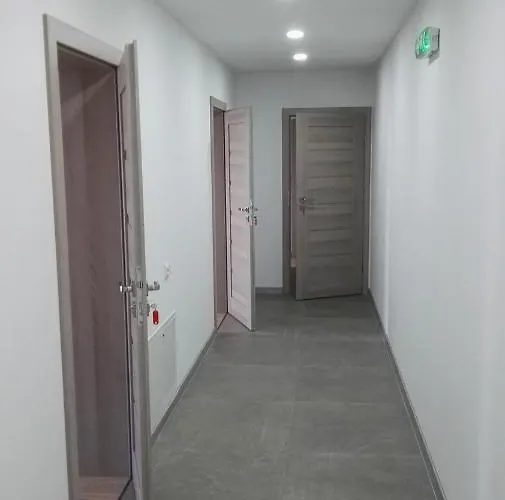 Zacisze I Gastronomia בית הארחה