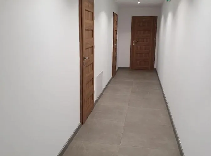 Zacisze I Gastronomia בית הארחה