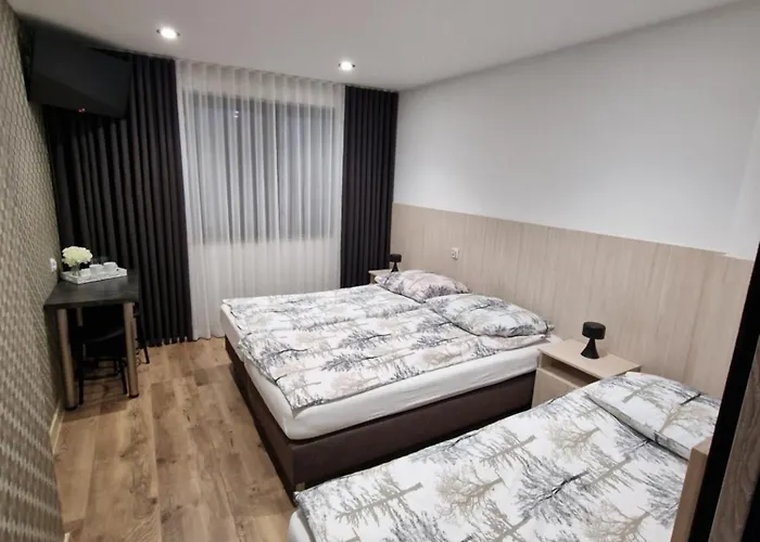 Zacisze I Gastronomia בית הארחה